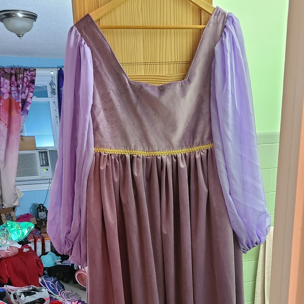 Purple Italian Renaissance Dress - Picture 2 of 14